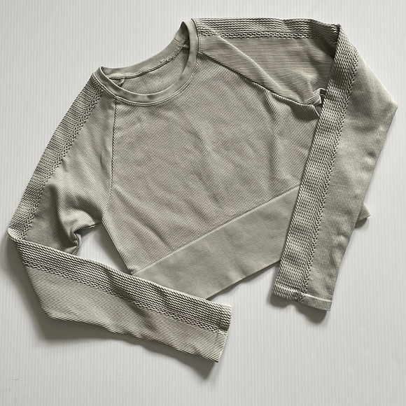 Aerie offline sage green, gray textured crew neck, long sleeve crop top. Size M - Picture 1 of 8